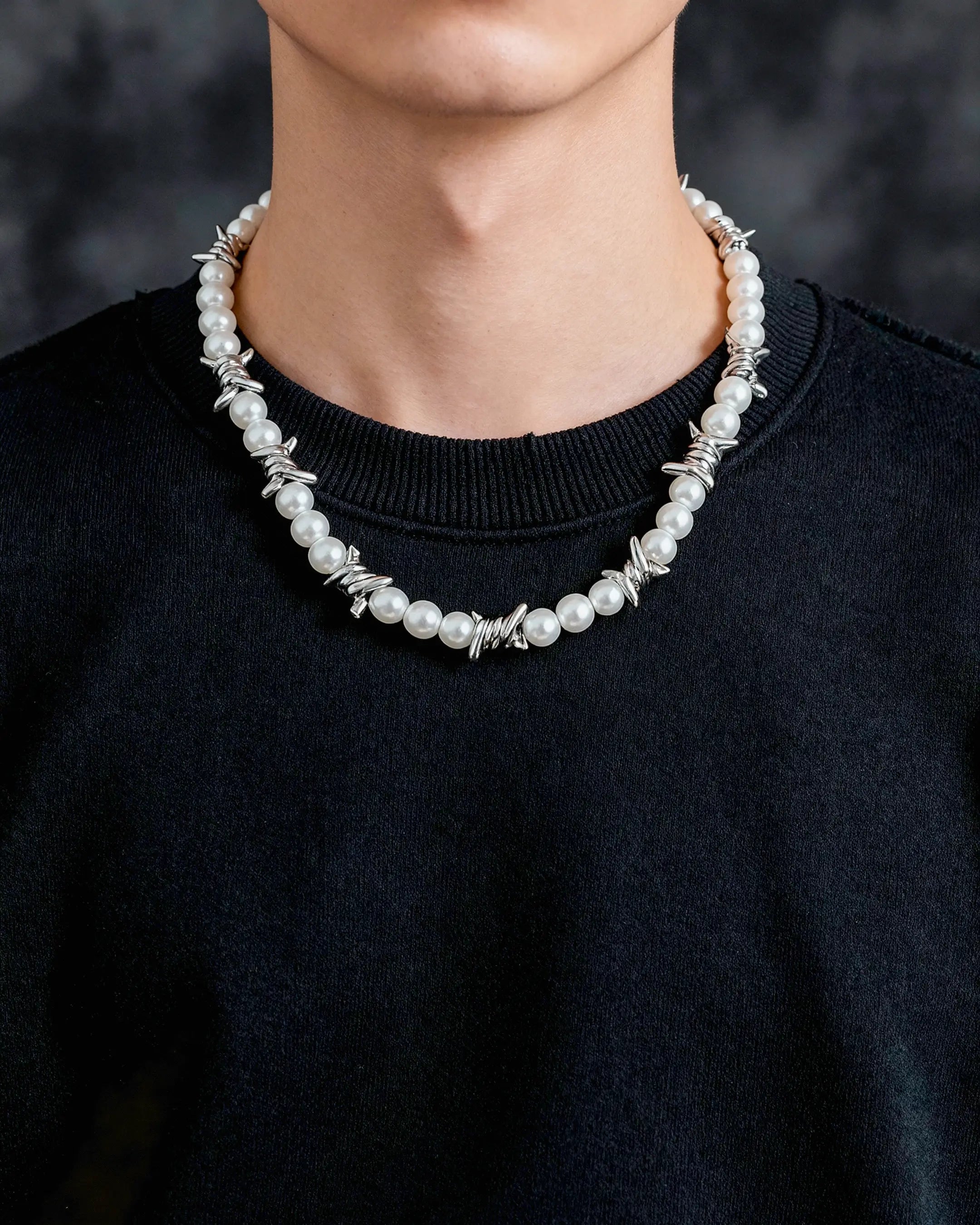 Acantha – Collar de Perlas con Espinas