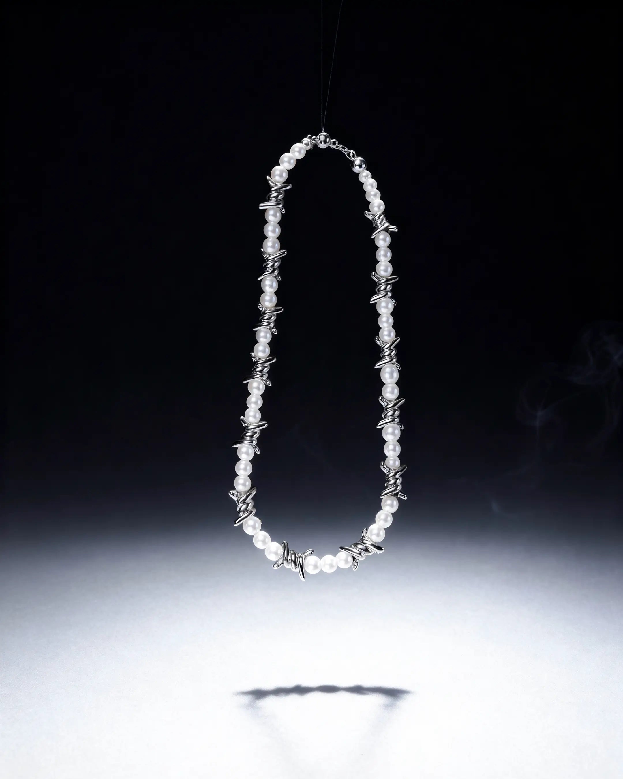 Acantha – Collar de Perlas con Espinas