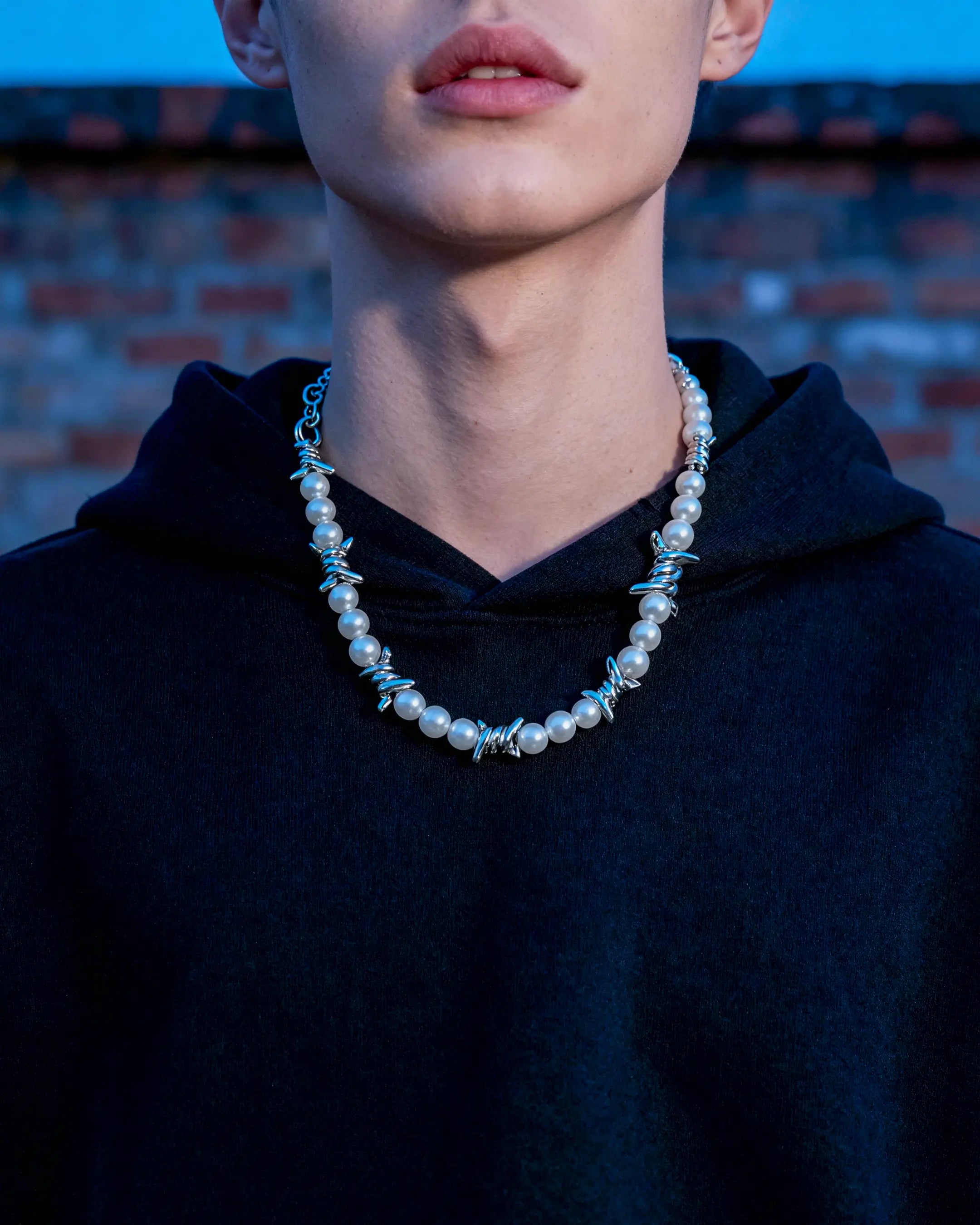 Acantha – Collar de Perlas con Espinas