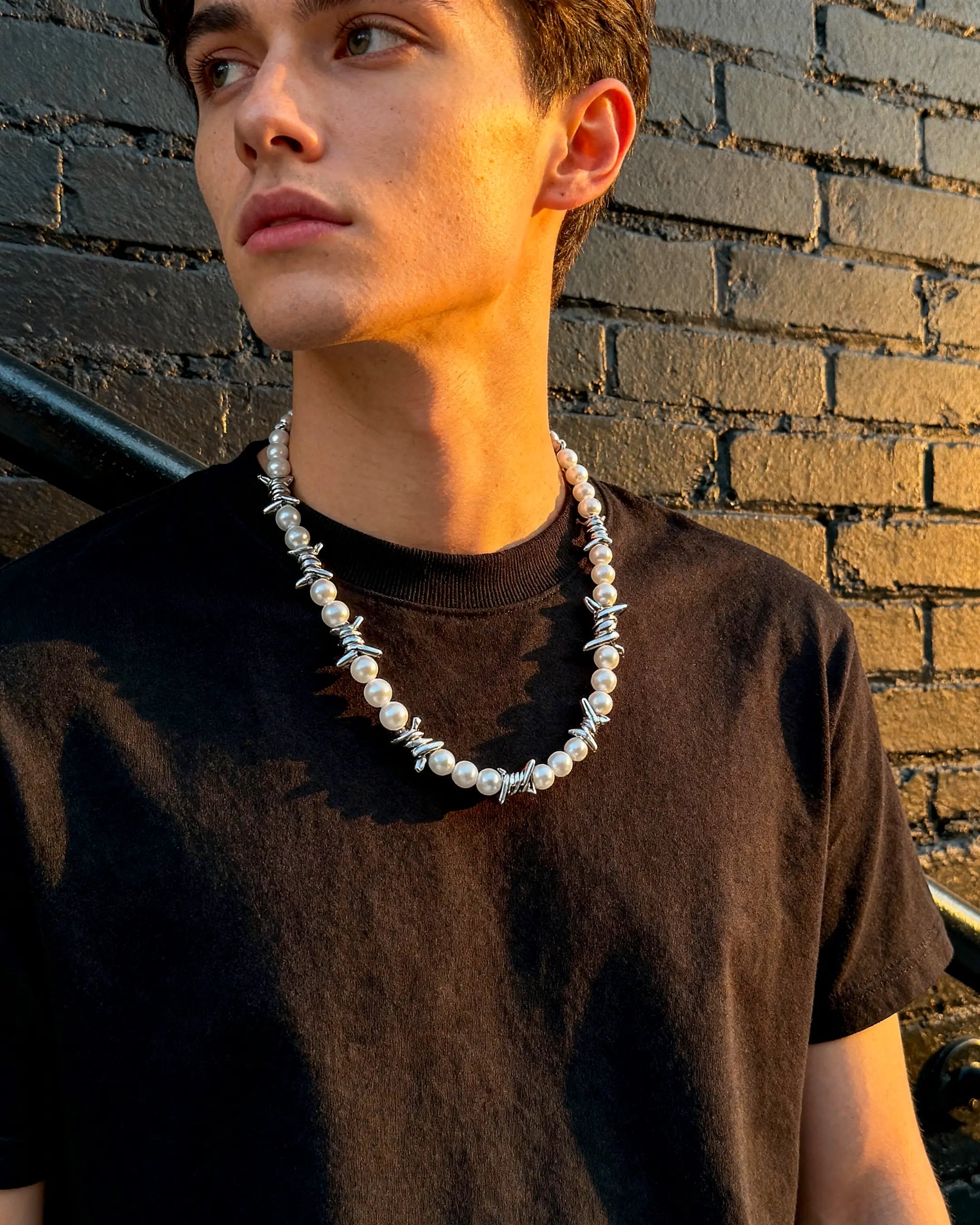 Acantha – Collar de Perlas con Espinas