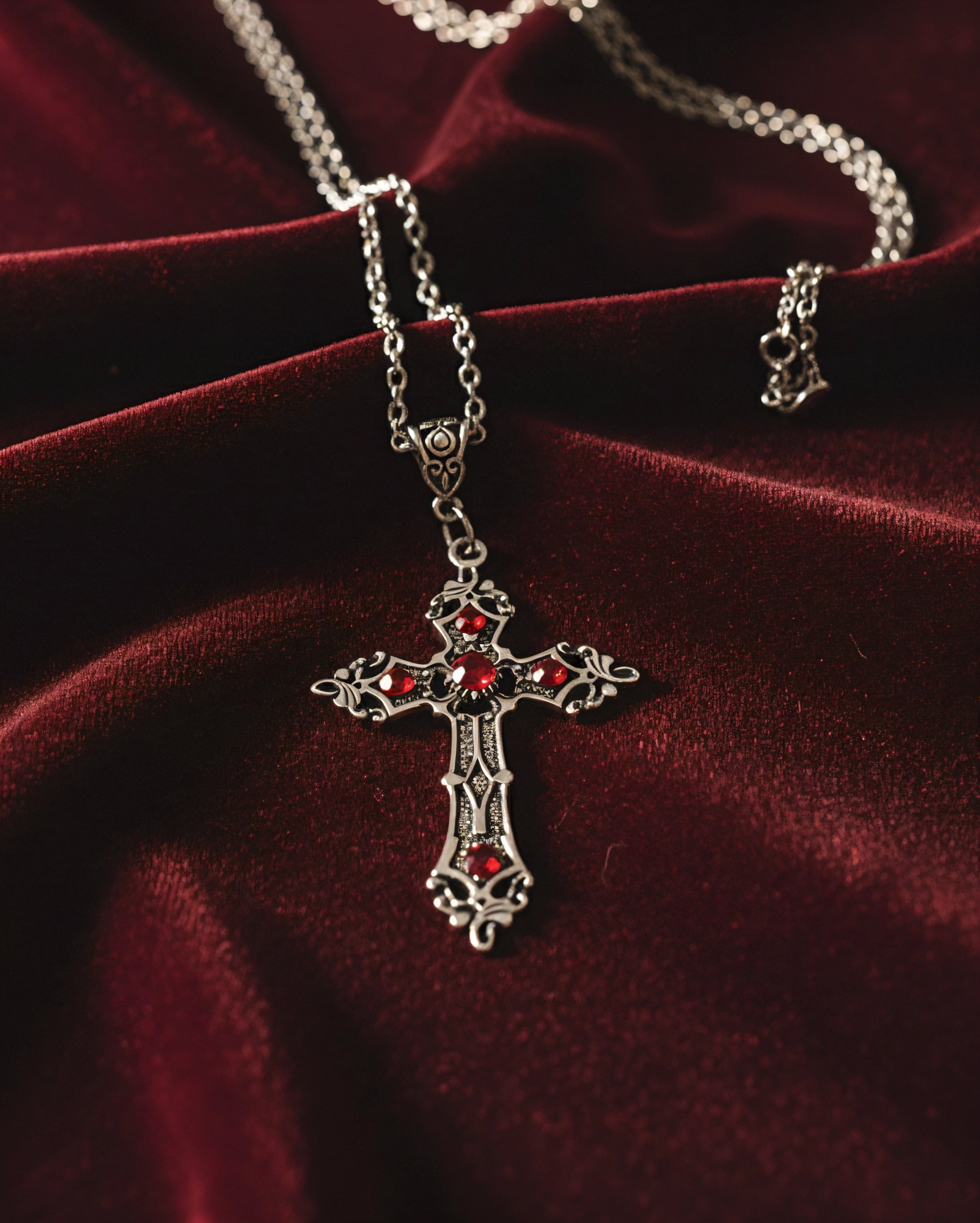 Collar Tenebris – Donde la fe encuentra la oscuridad