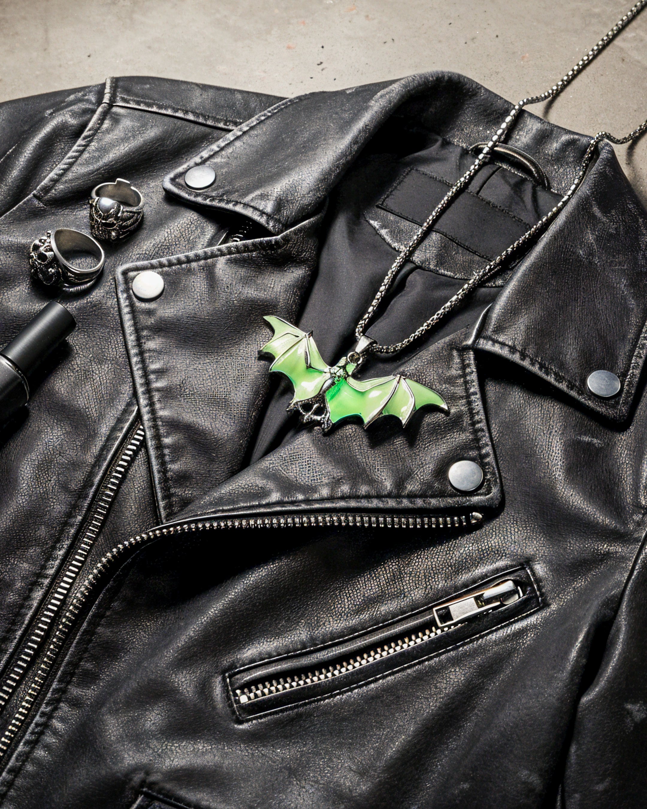 Collar Murciélago luminoso