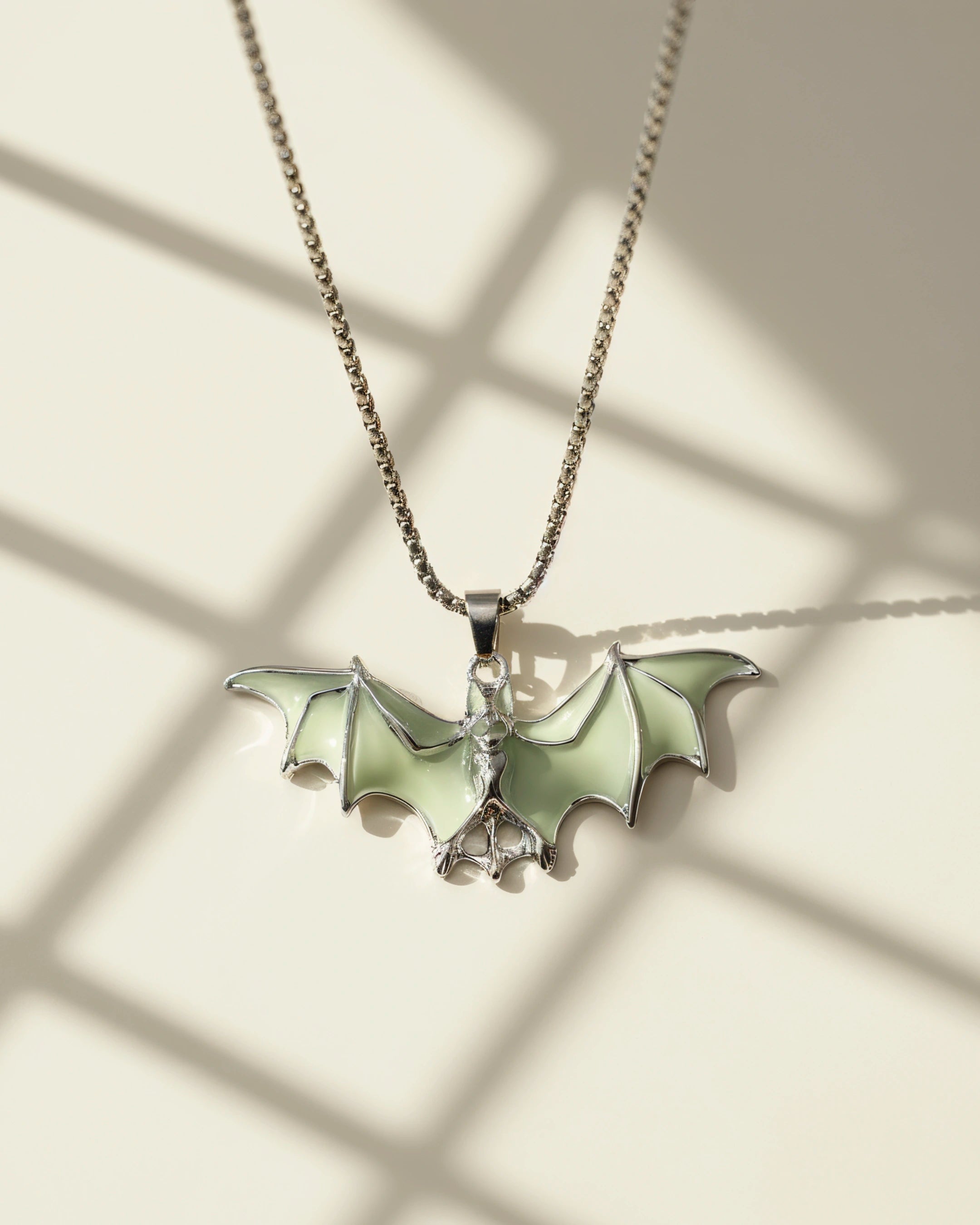 Collar Murciélago luminoso