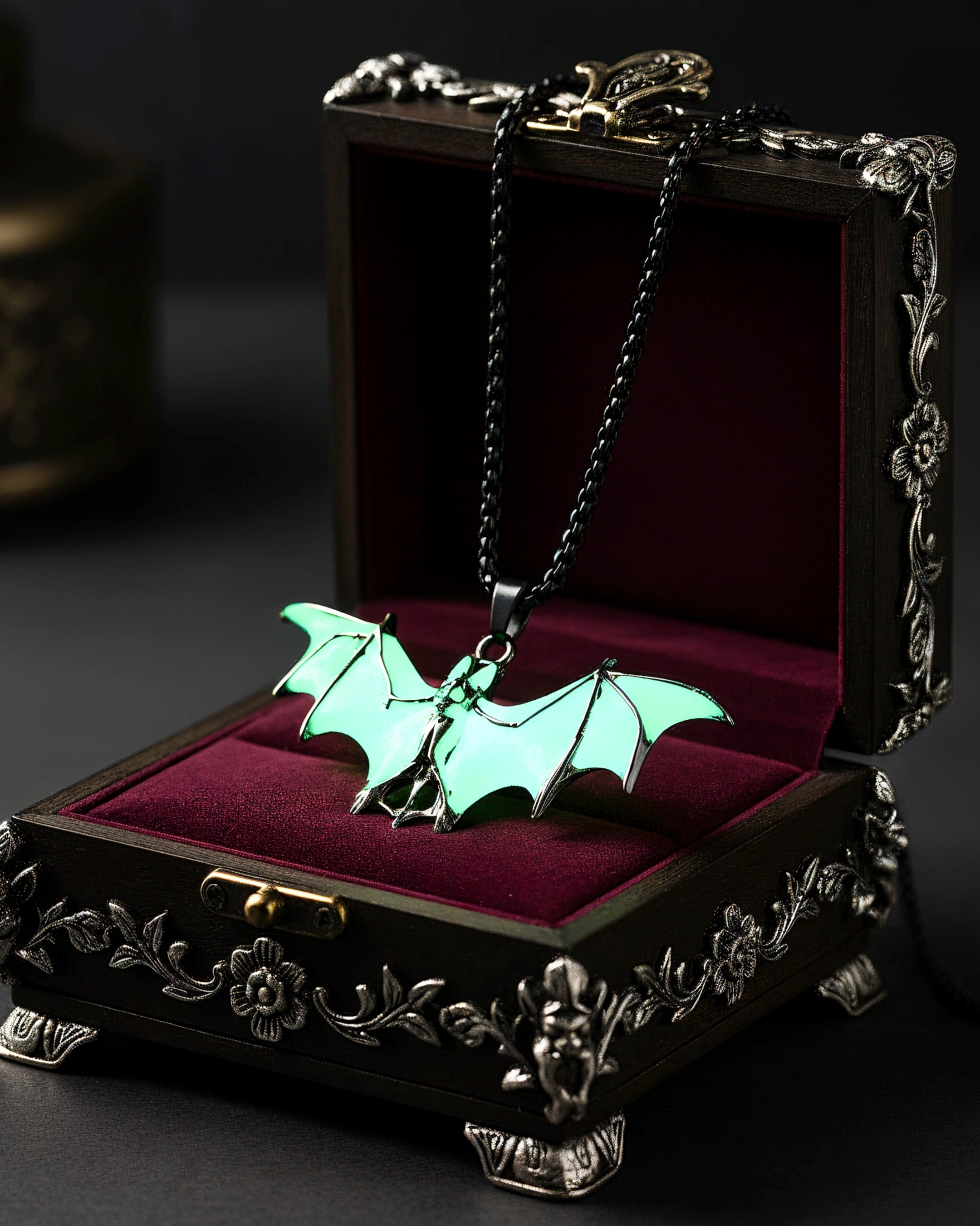 Collar Murciélago luminoso