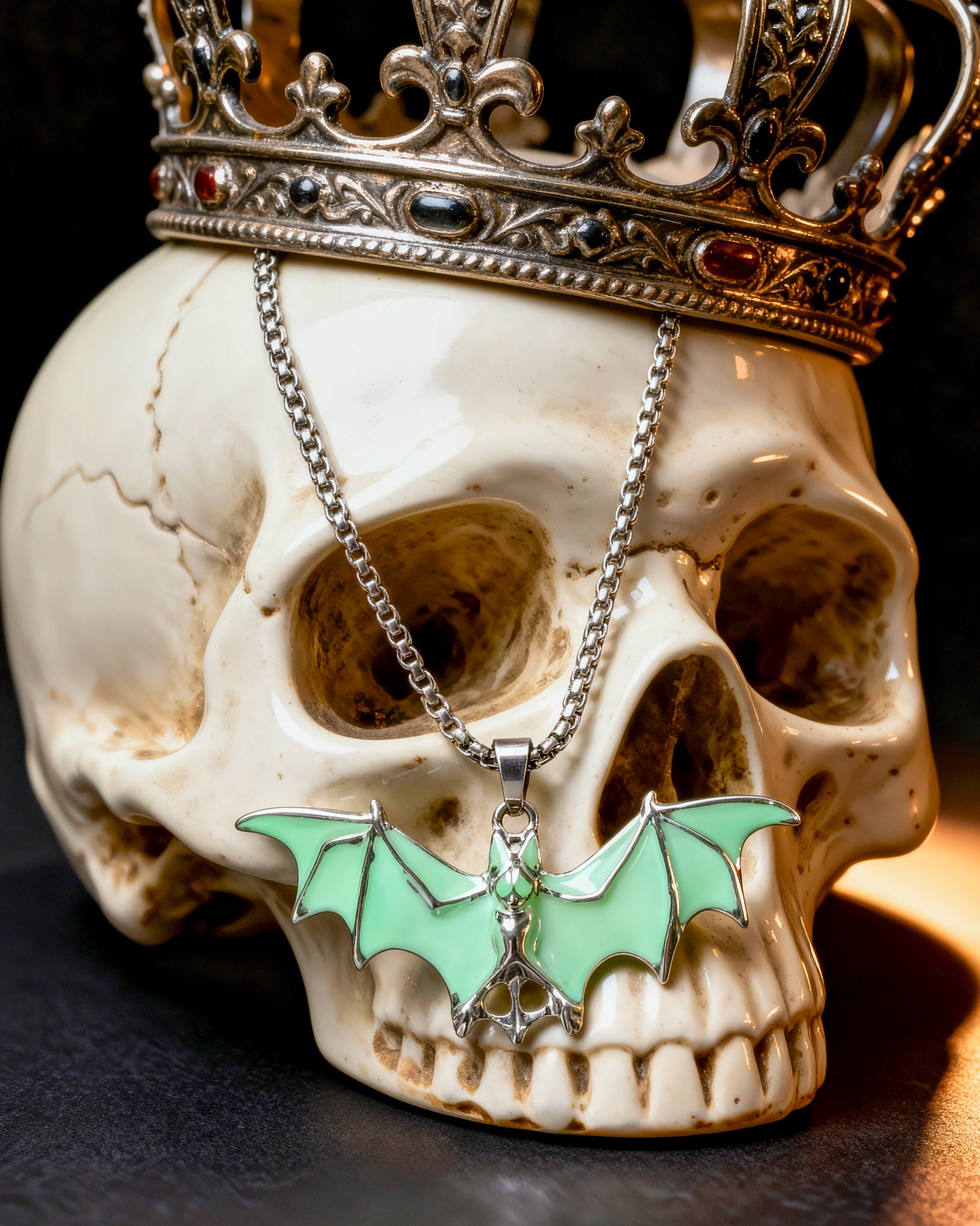 Collar Murciélago luminoso