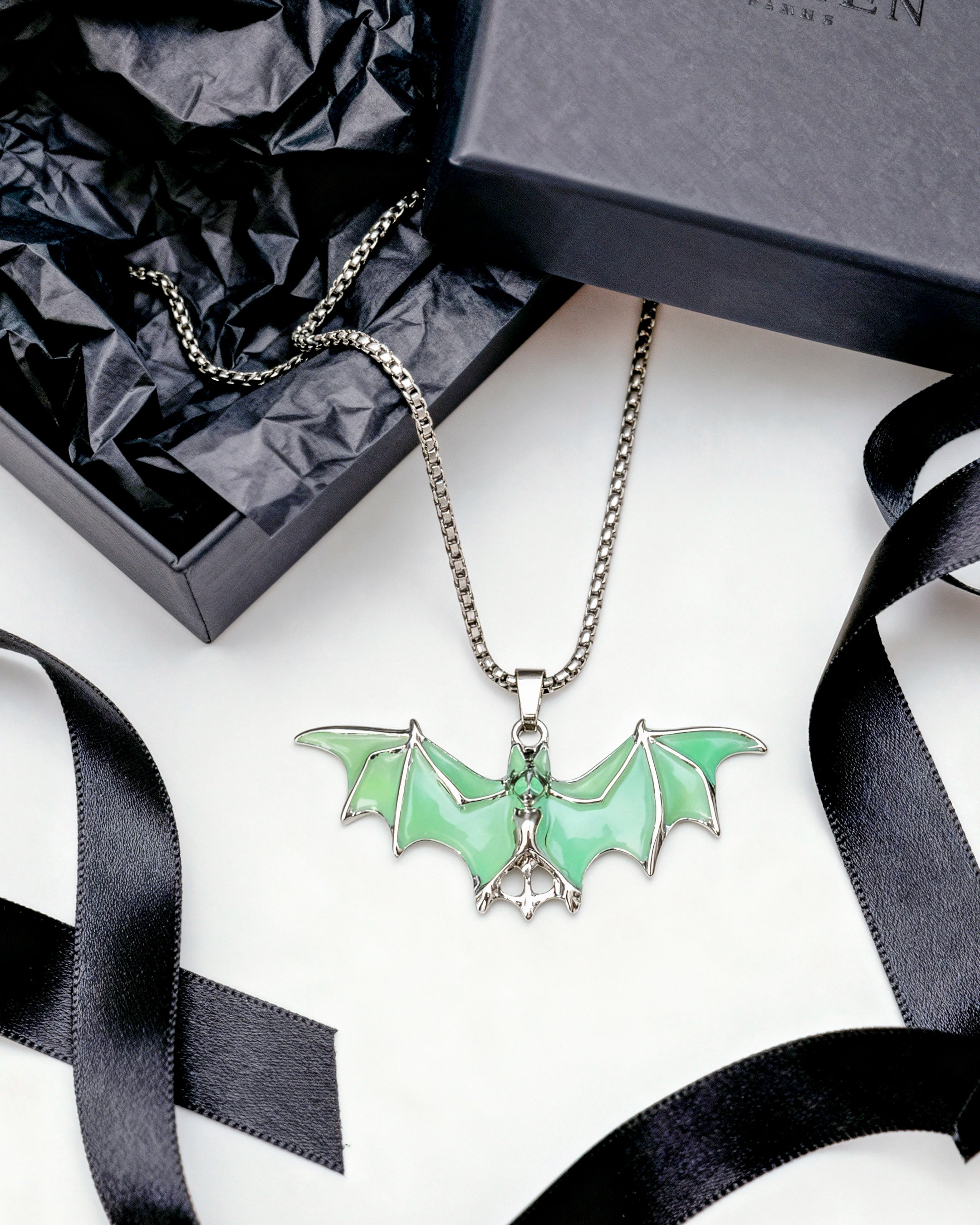 Collar Murciélago luminoso