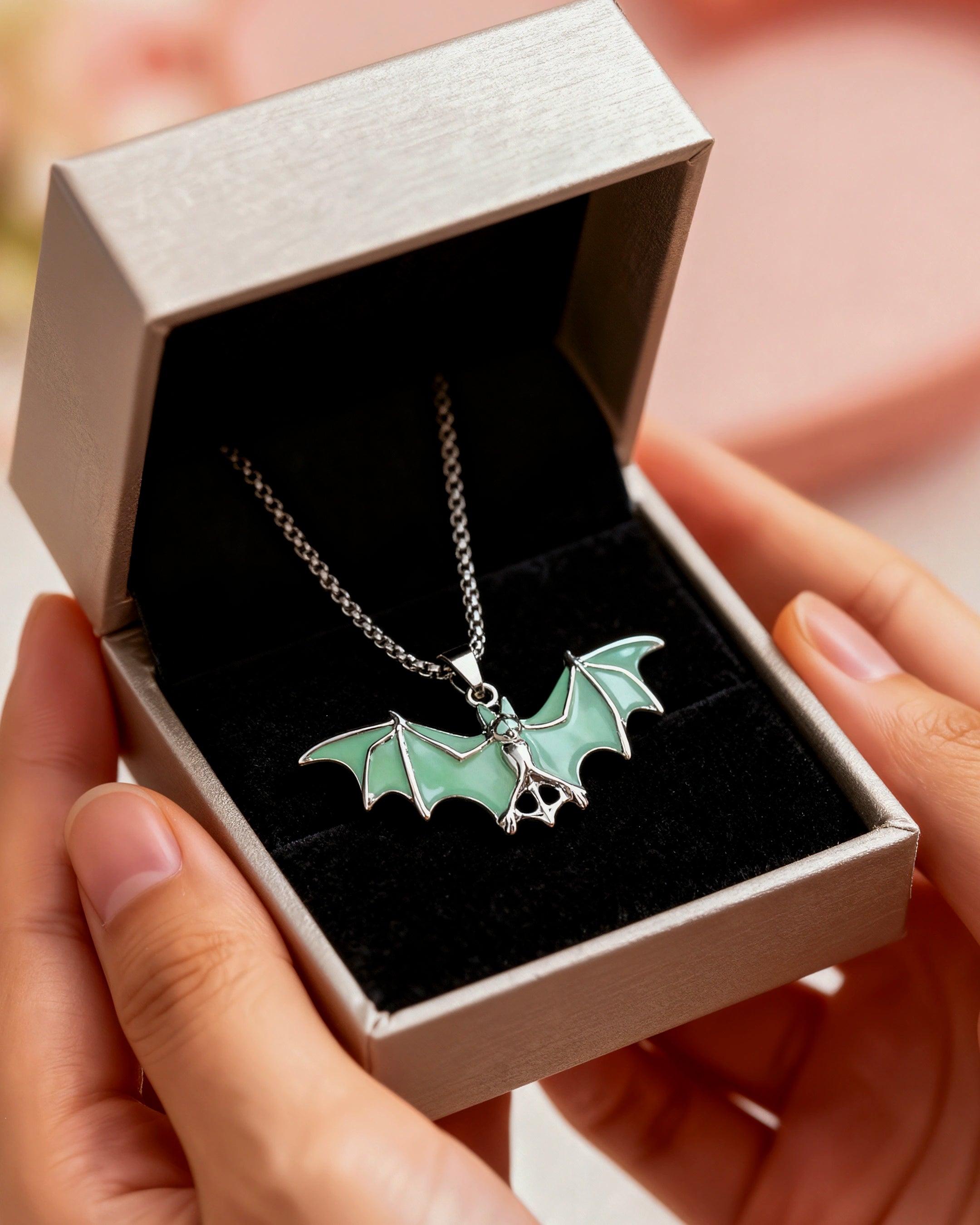 Collar Murciélago luminoso