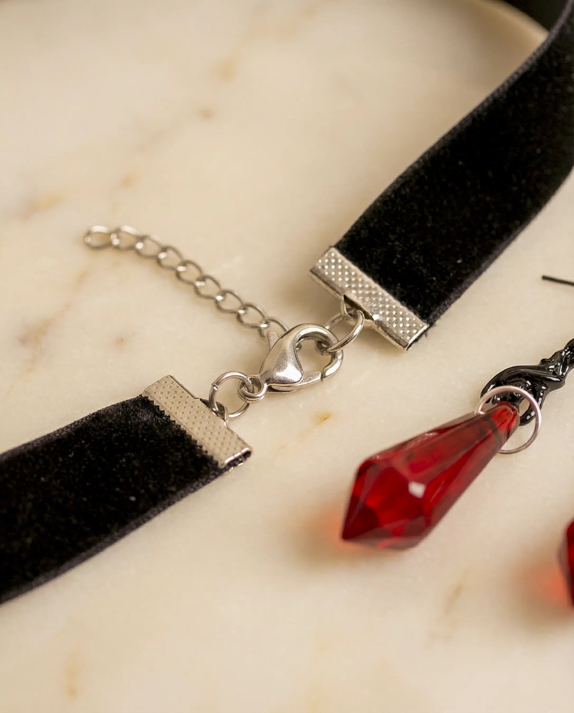 Dúo Carmesí – Set de Collar y Aretes