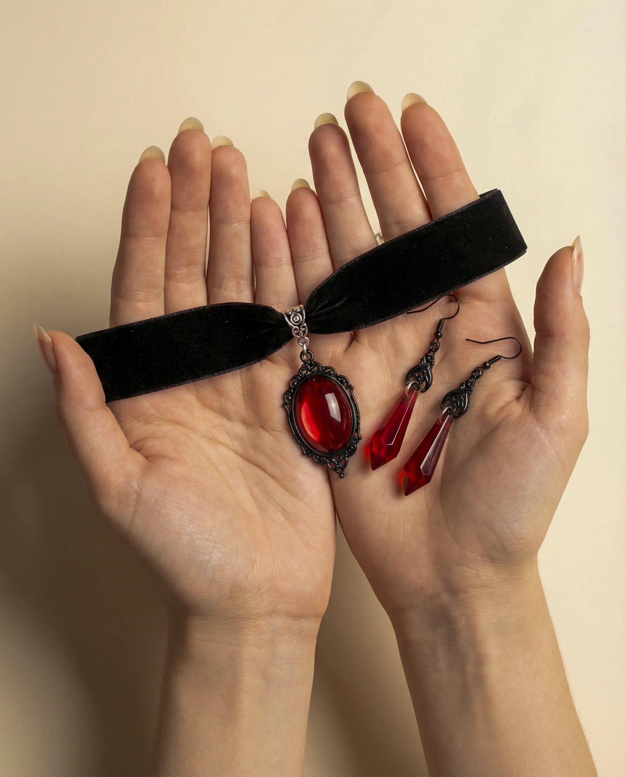 Dúo Carmesí – Set de Collar y Aretes