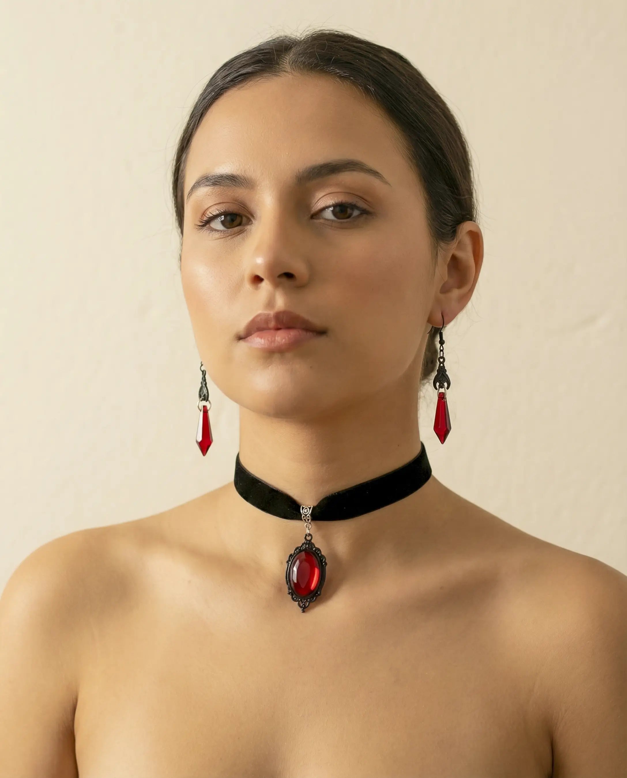 Dúo Carmesí – Set de Collar y Aretes