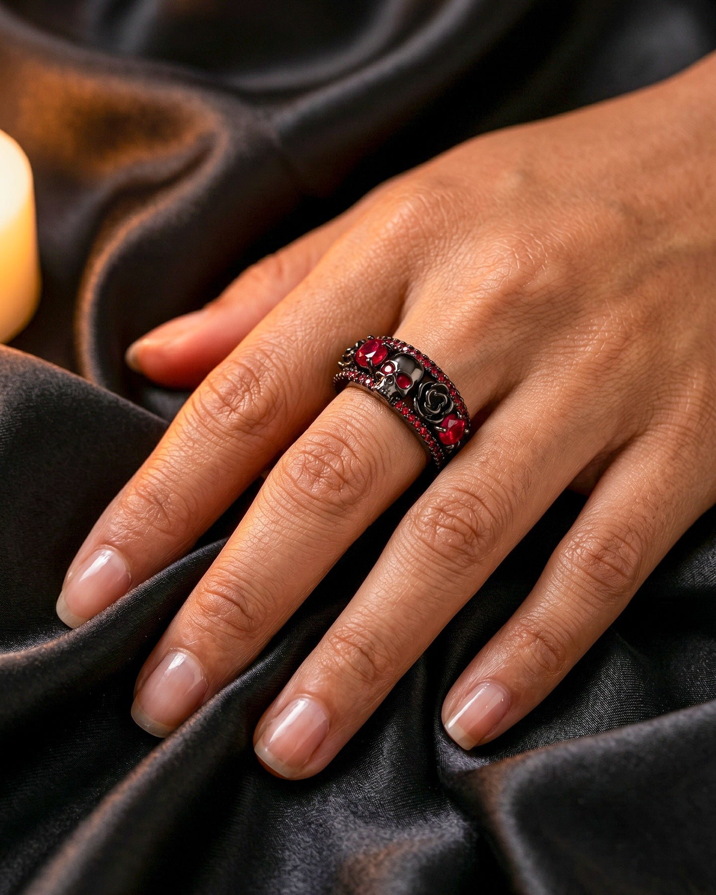 Anillo Calavera Rosa – Acabado Negro