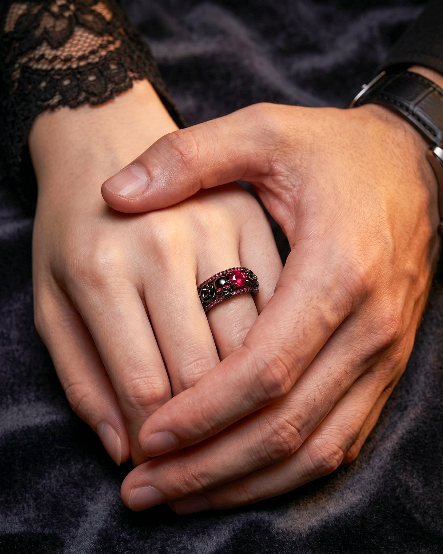 Anillo Calavera Rosa – Acabado Negro