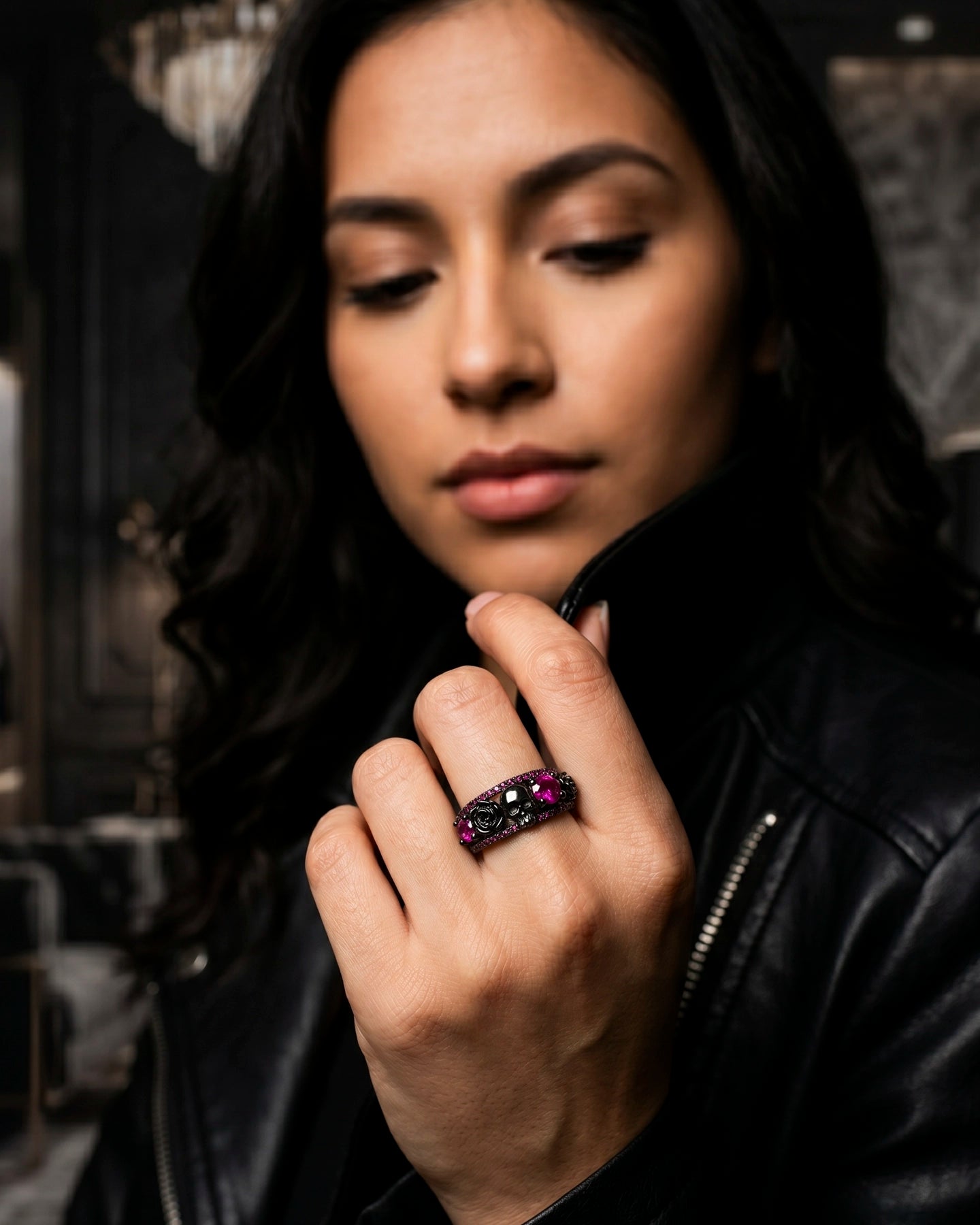 Anillo Calavera Rosa – Acabado Negro