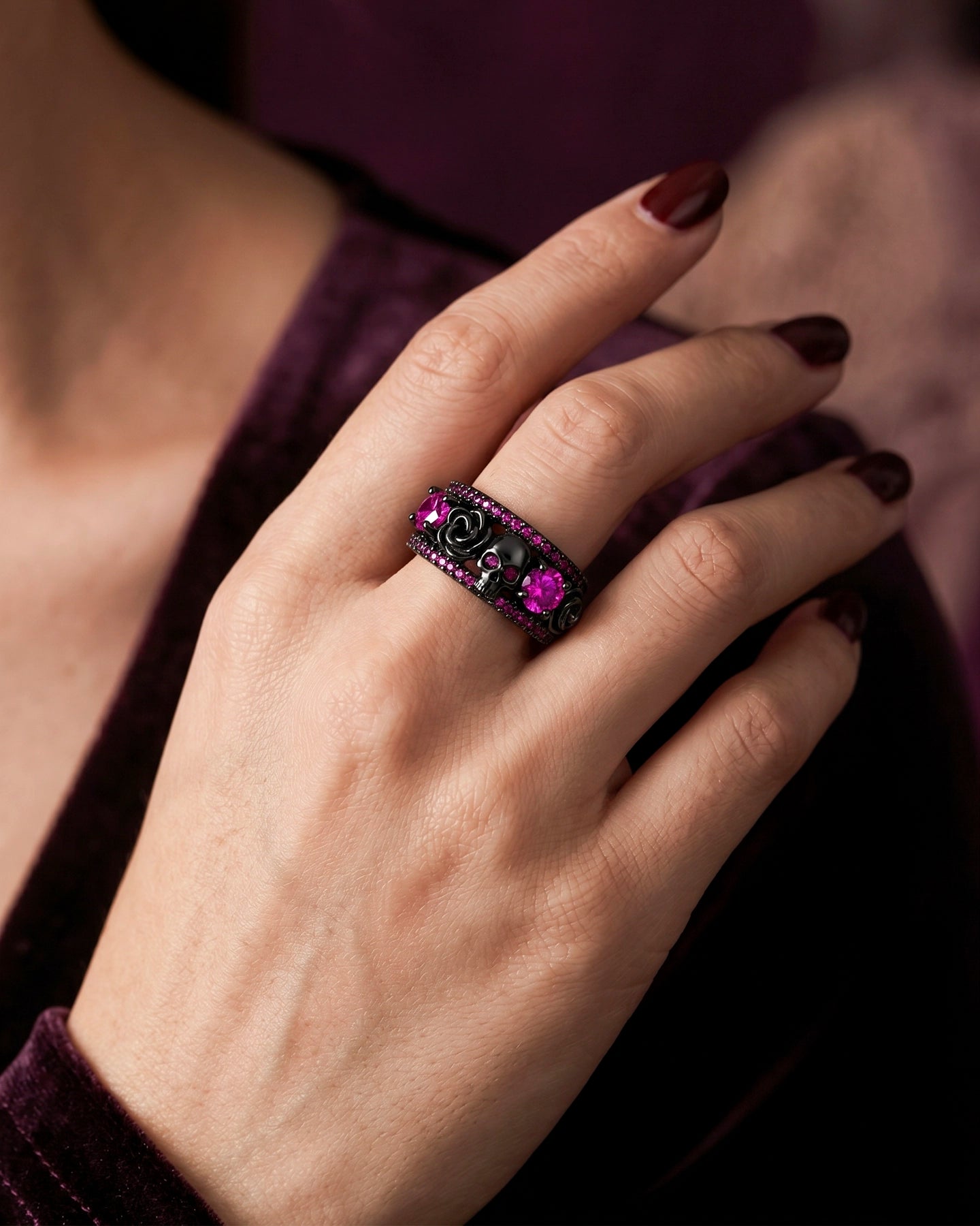 Anillo Calavera Rosa – Acabado Negro