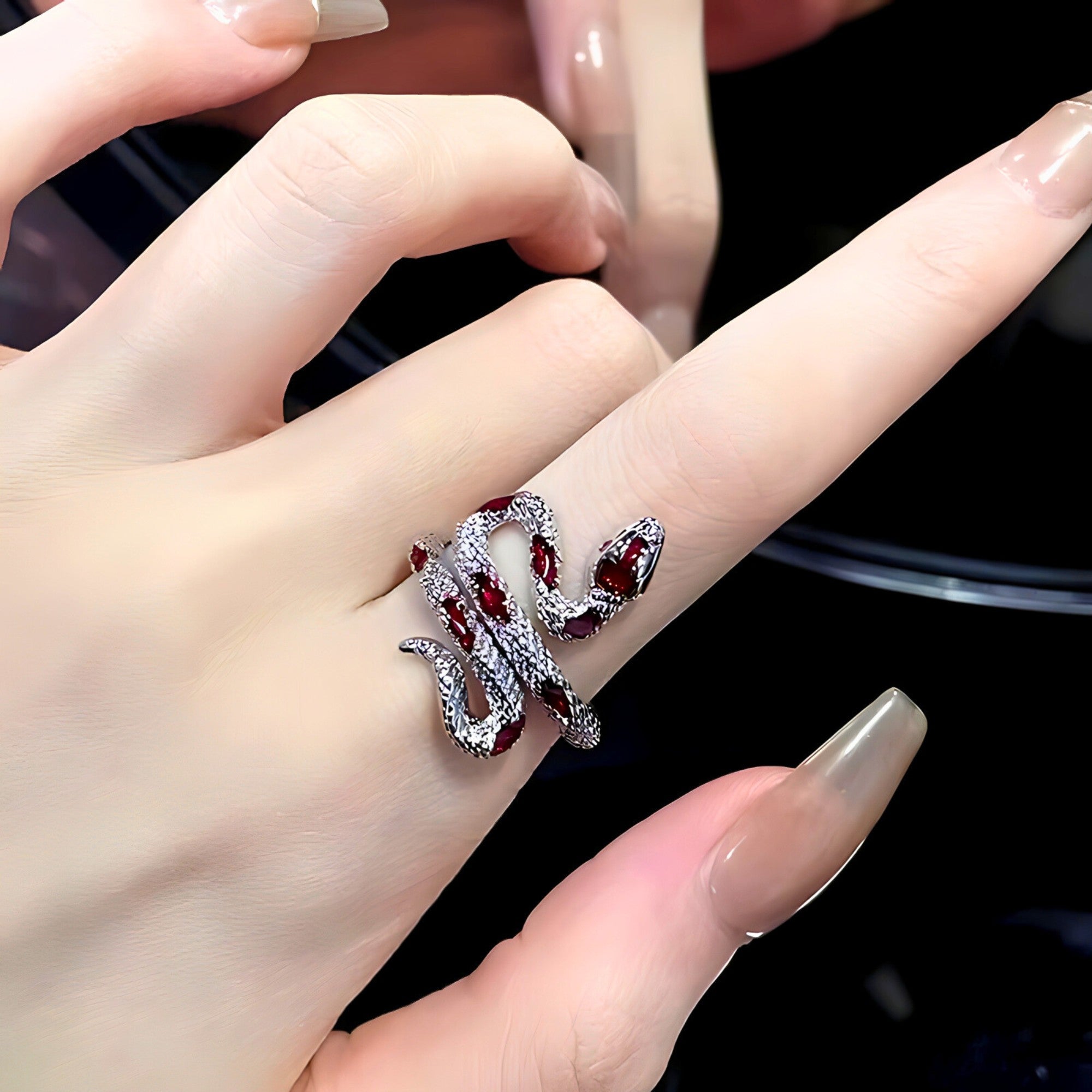 Anillo de Serpiente con Perlas Rojas - My Rebel Shop