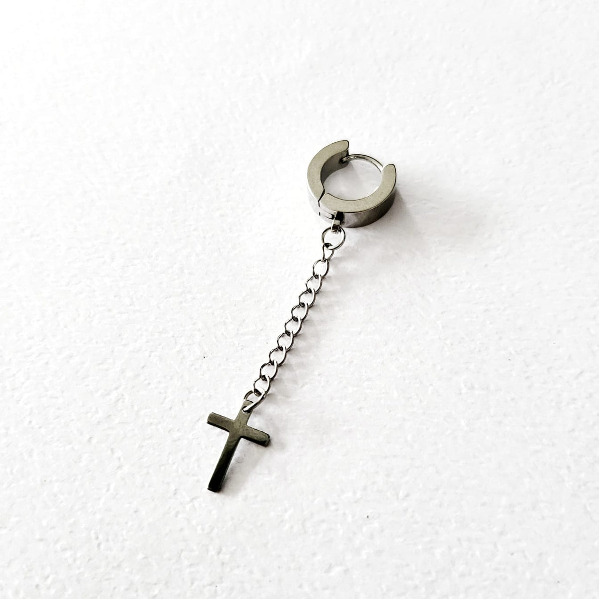 Arete de cruz con cadena - My Rebel Shop
