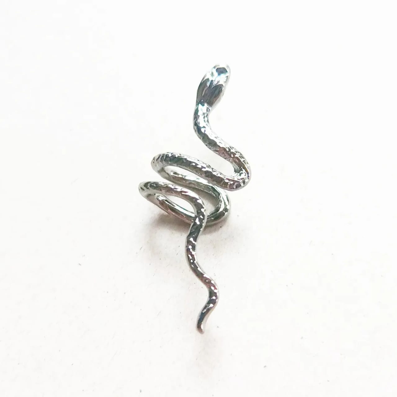 Piercing hélix de serpiente sin perforación